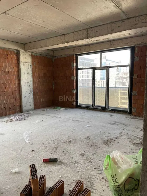 Satılır 4 otaqlı mənzil 219.6 m²