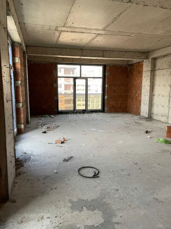 Satılır 4 otaqlı mənzil 219.6 m²