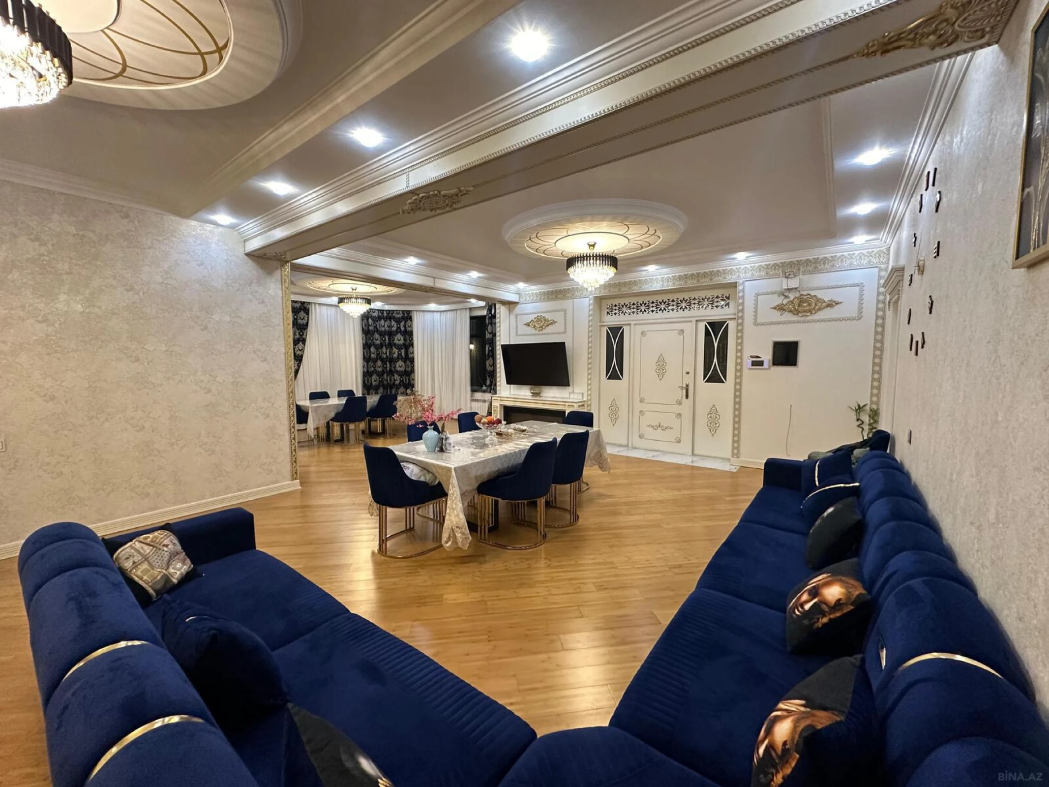 Satılır 10 otaqlı həyət evi 900 m²