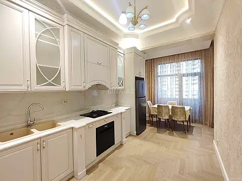 Kirayə verilir 2 otaqlı mənzil 93 m²