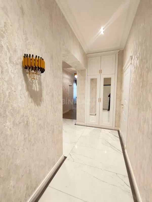Kirayə verilir 2 otaqlı mənzil 93 m²