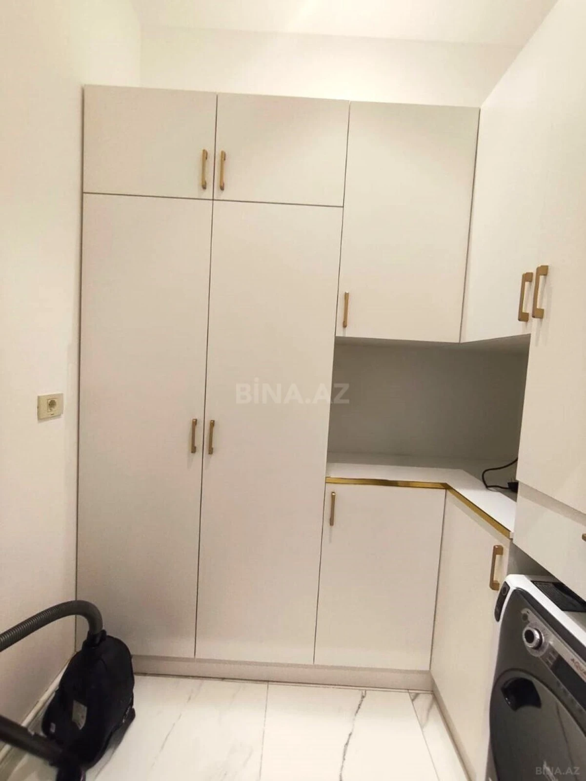 Kirayə verilir 2 otaqlı mənzil 93 m²