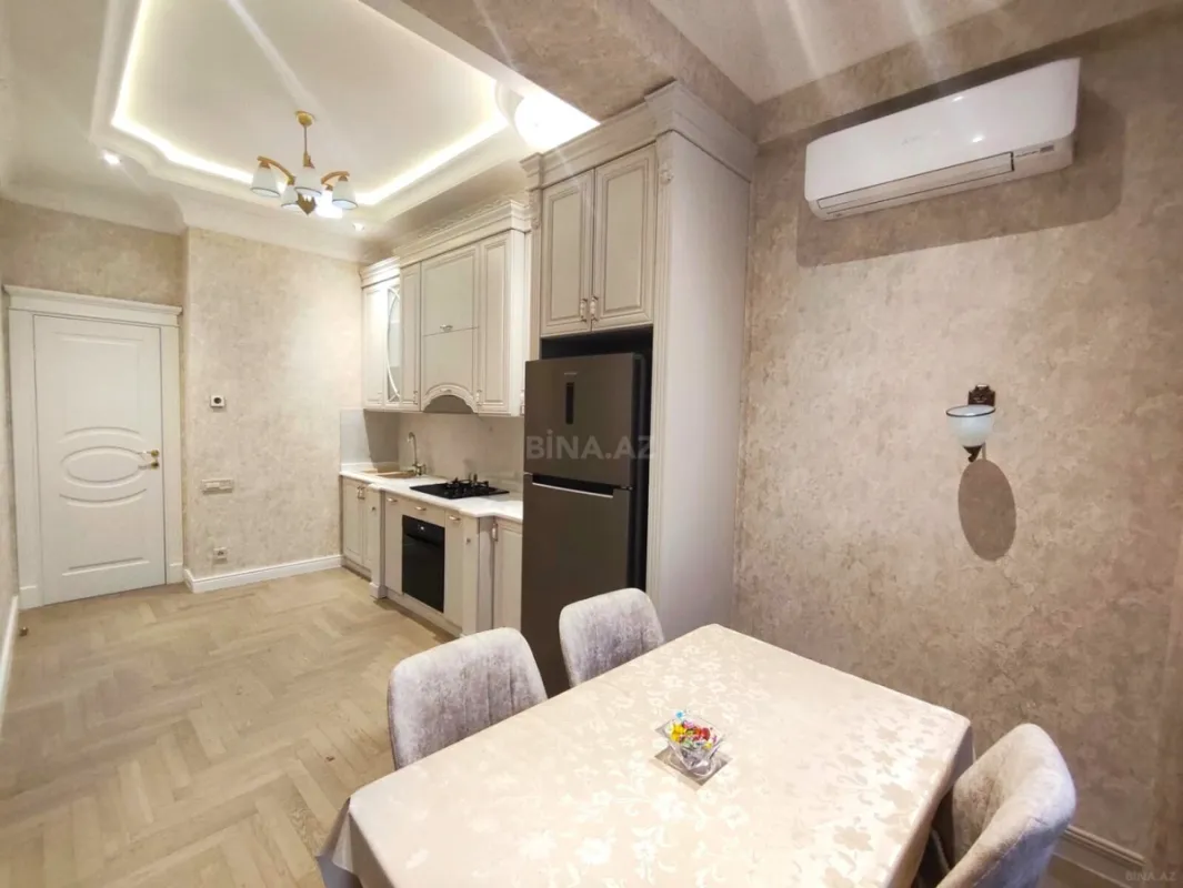 Kirayə verilir 2 otaqlı mənzil 93 m²