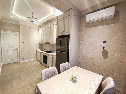 Kirayə verilir 2 otaqlı mənzil 93 m²