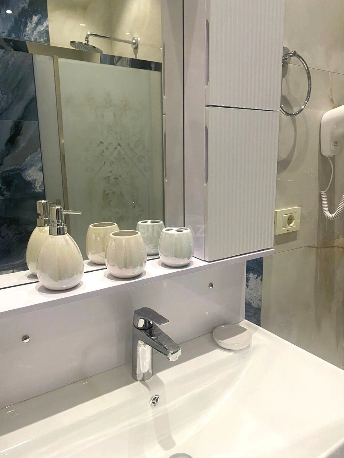 Kirayə verilir 2 otaqlı mənzil 93 m²