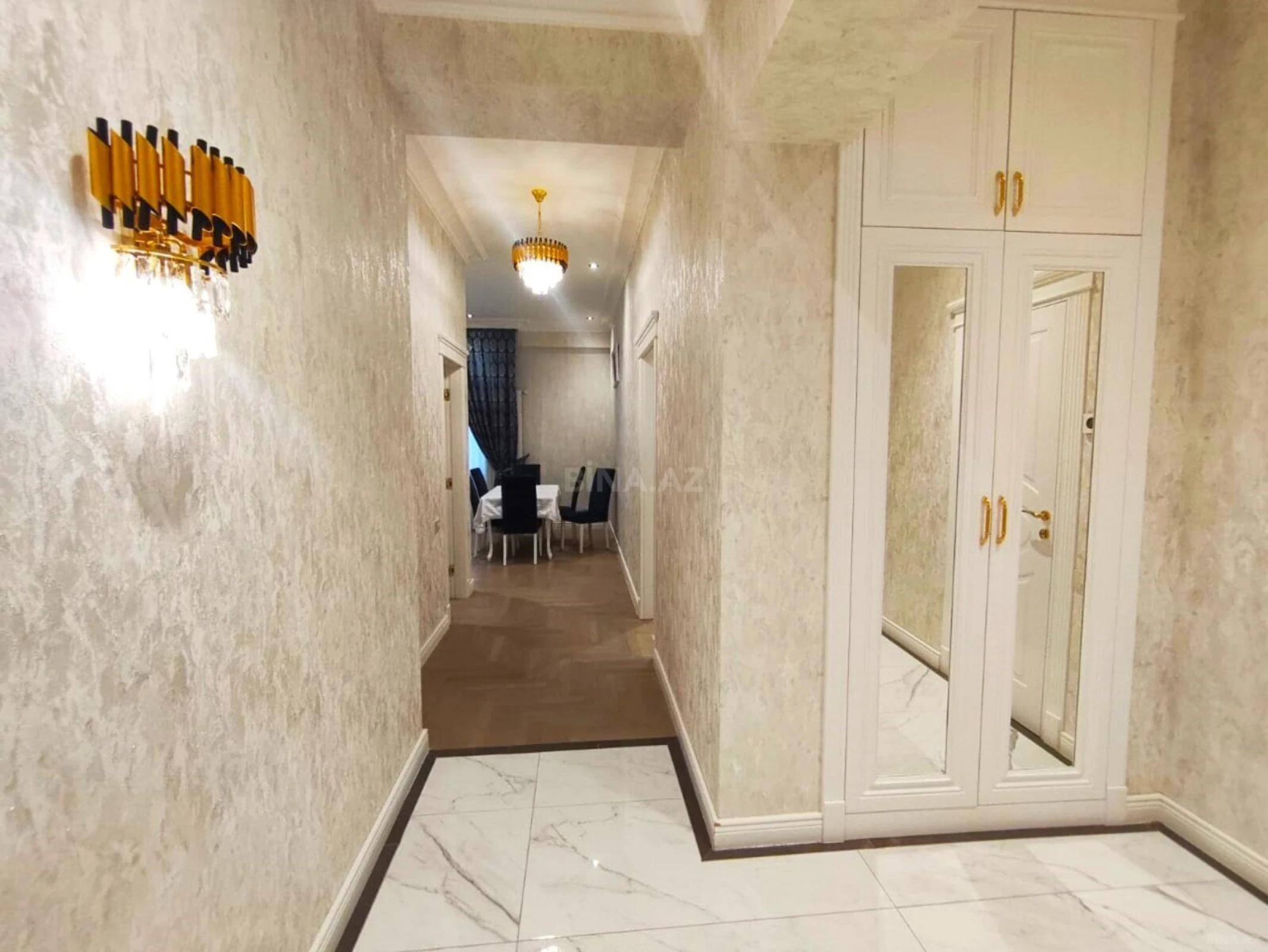 Kirayə verilir 2 otaqlı mənzil 93 m²