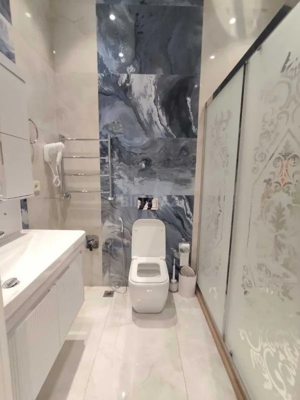 Kirayə verilir 2 otaqlı mənzil 93 m²