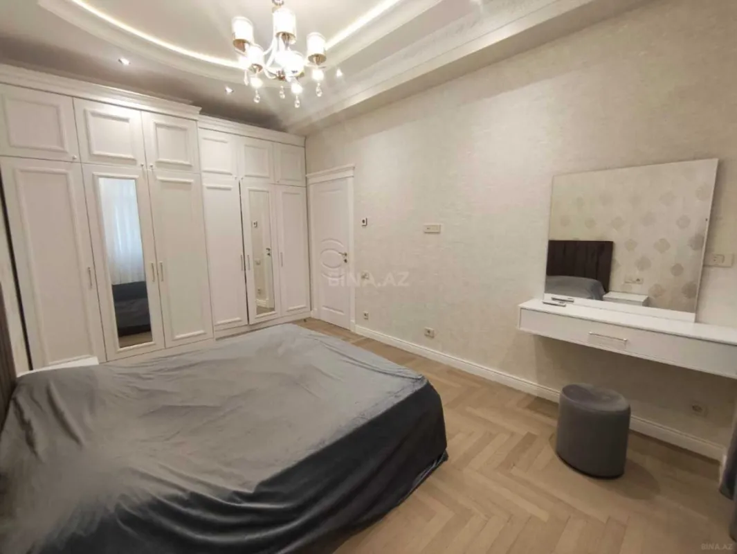 Kirayə verilir 2 otaqlı mənzil 93 m²