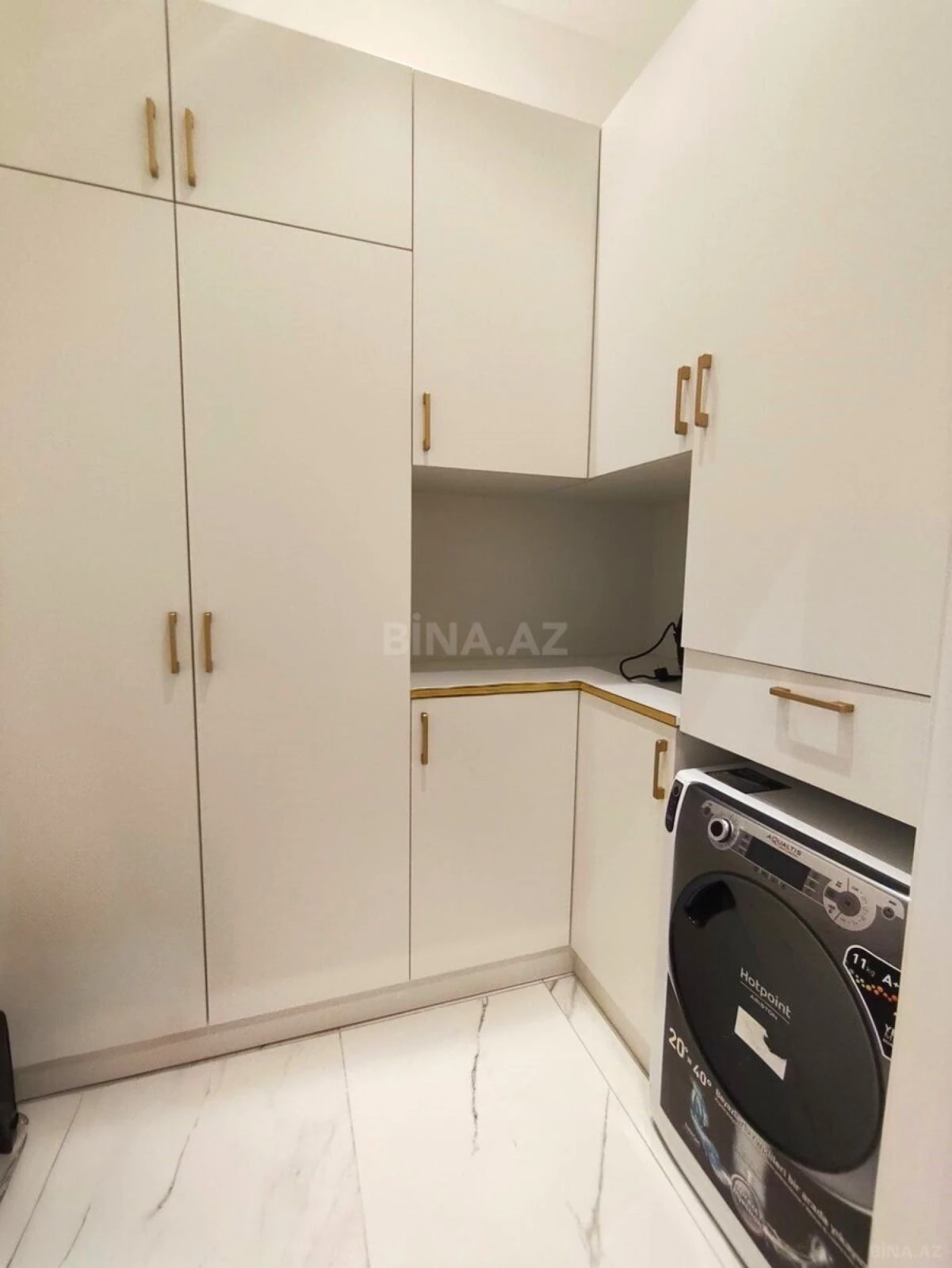 Kirayə verilir 2 otaqlı mənzil 93 m²