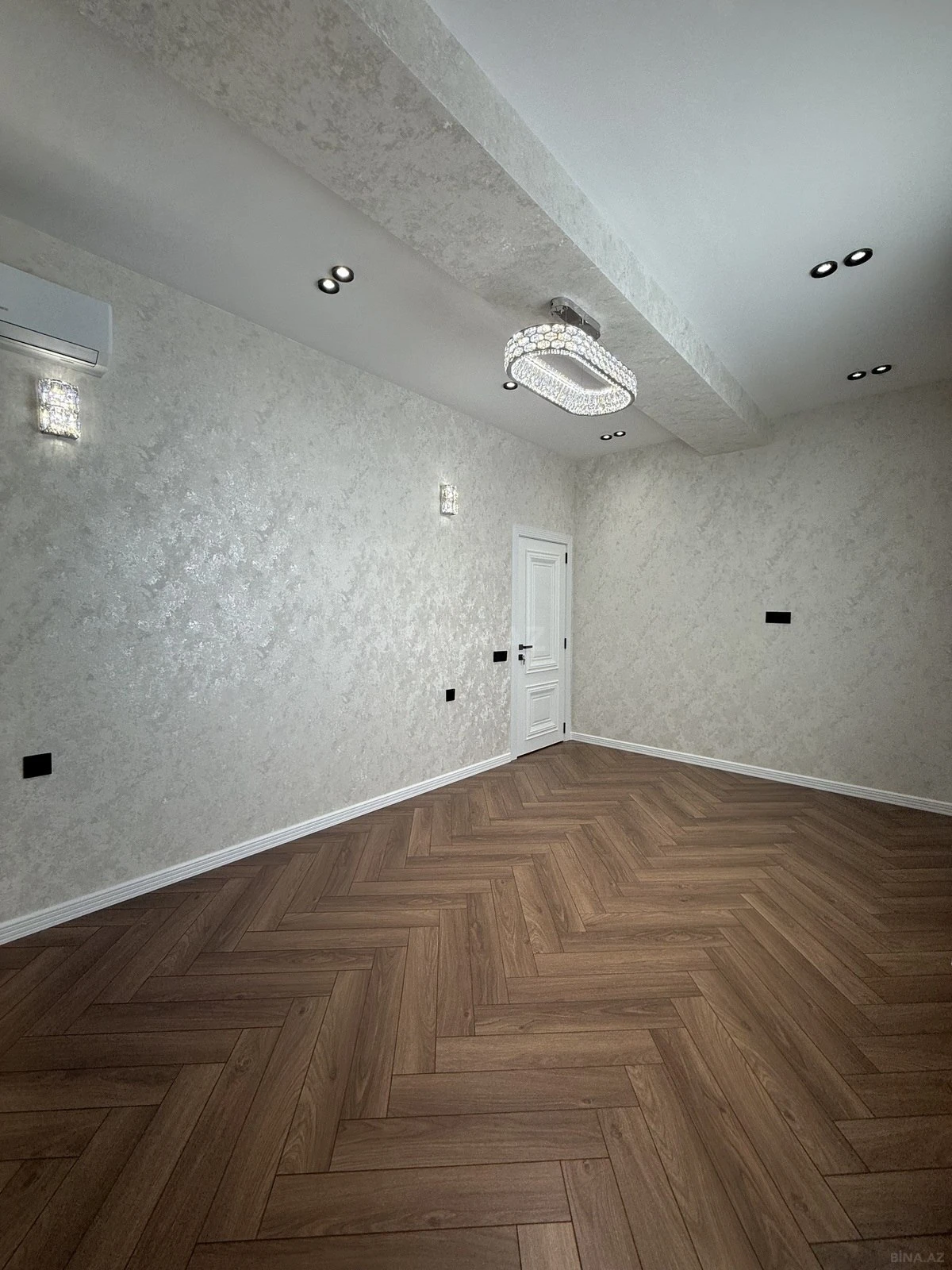 Satılır 3 otaqlı mənzil 105 m²