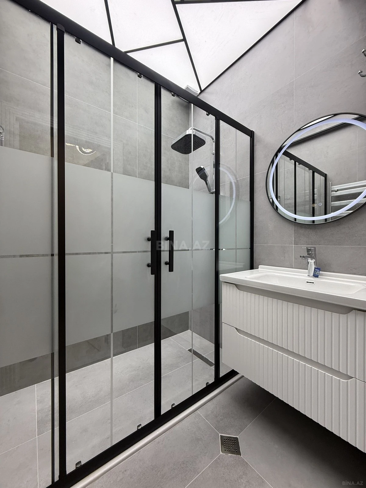 Satılır 3 otaqlı mənzil 105 m²