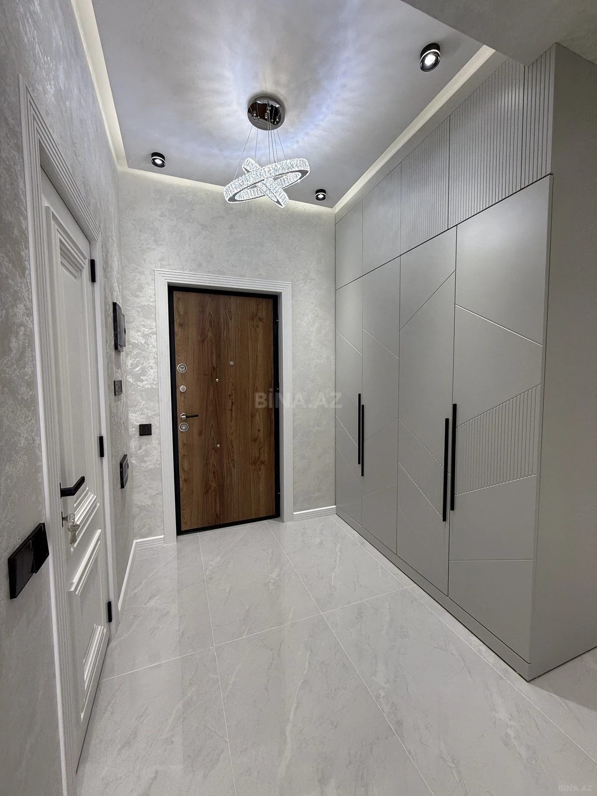 Satılır 3 otaqlı mənzil 105 m²