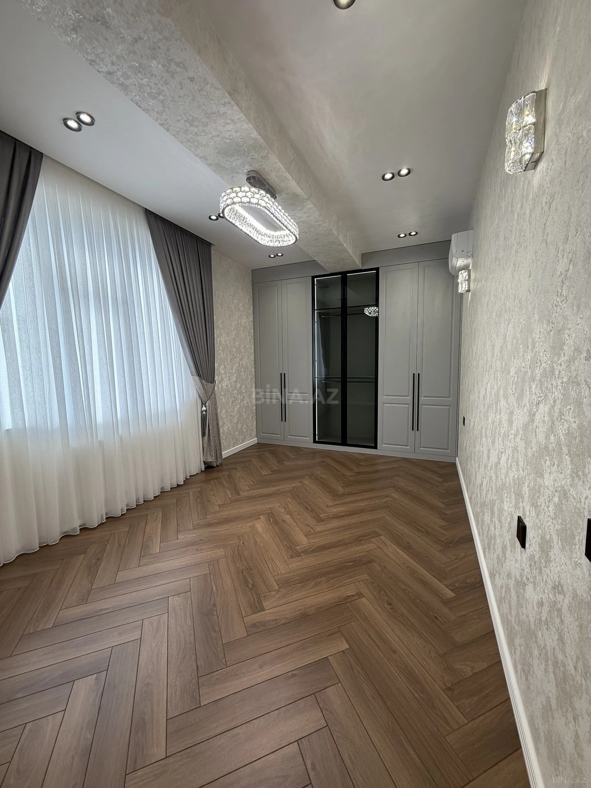 Satılır 3 otaqlı mənzil 105 m²
