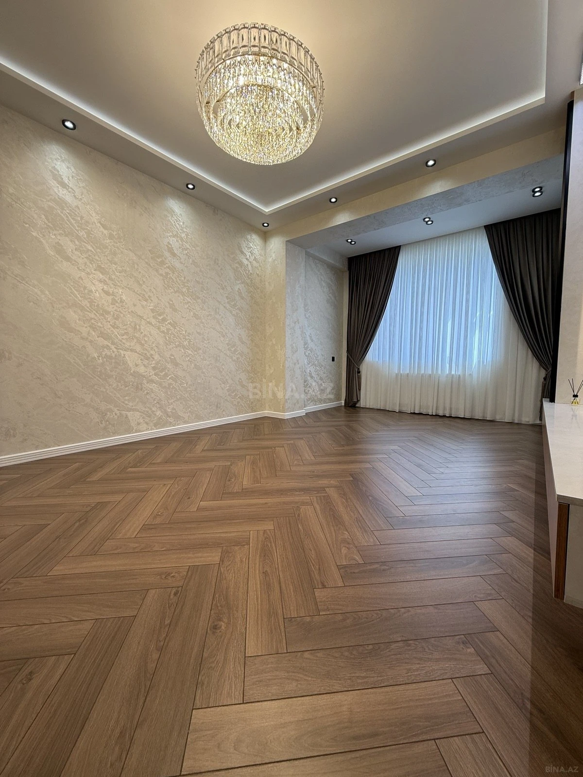 Satılır 3 otaqlı mənzil 105 m²
