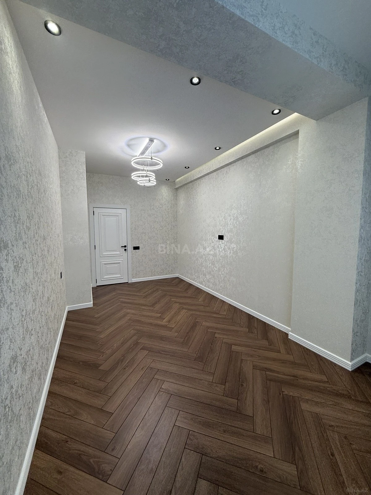 Satılır 3 otaqlı mənzil 105 m²