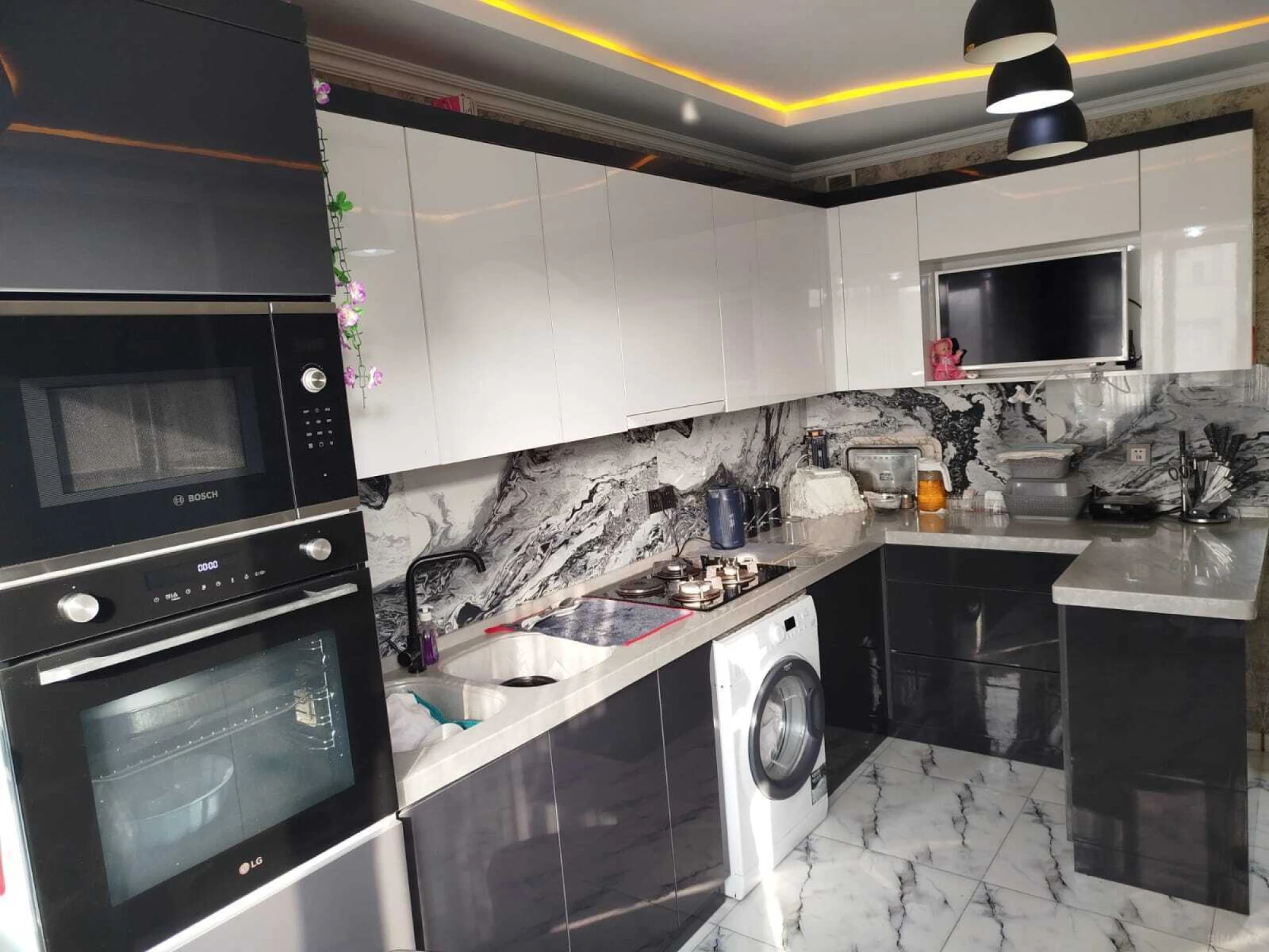 Satılır 2 otaqlı mənzil 65 m²