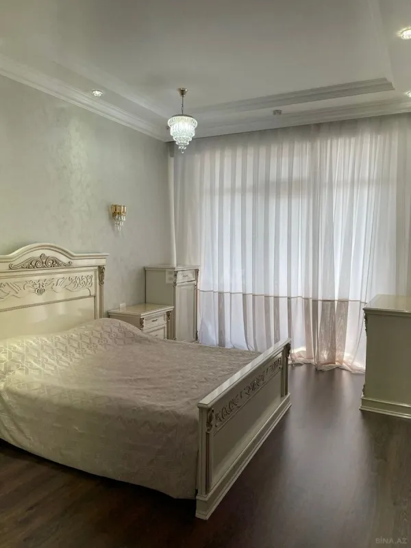 Satılır 2 otaqlı mənzil 115 m²