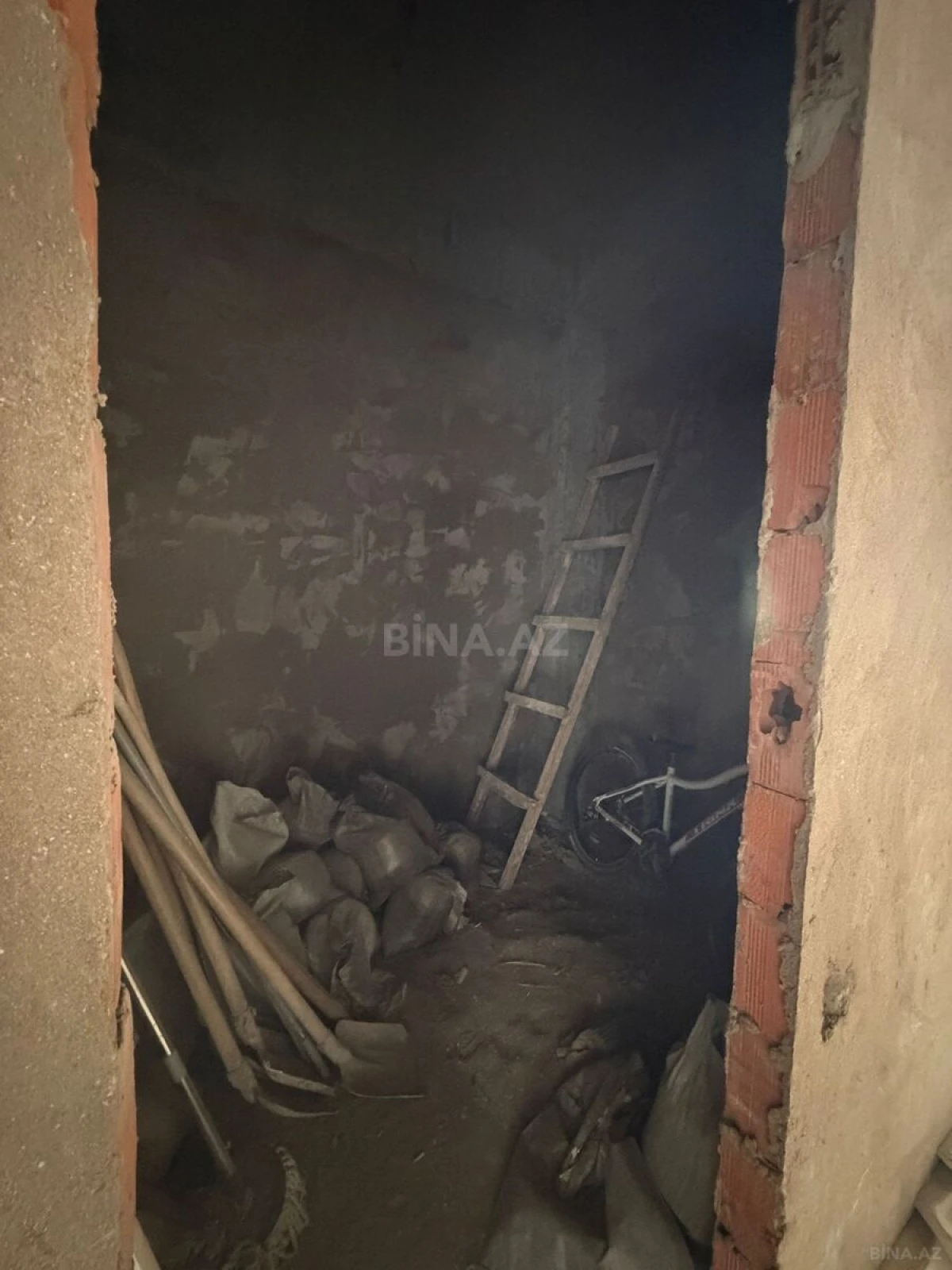 Satılır 4 otaqlı mənzil 165 m²