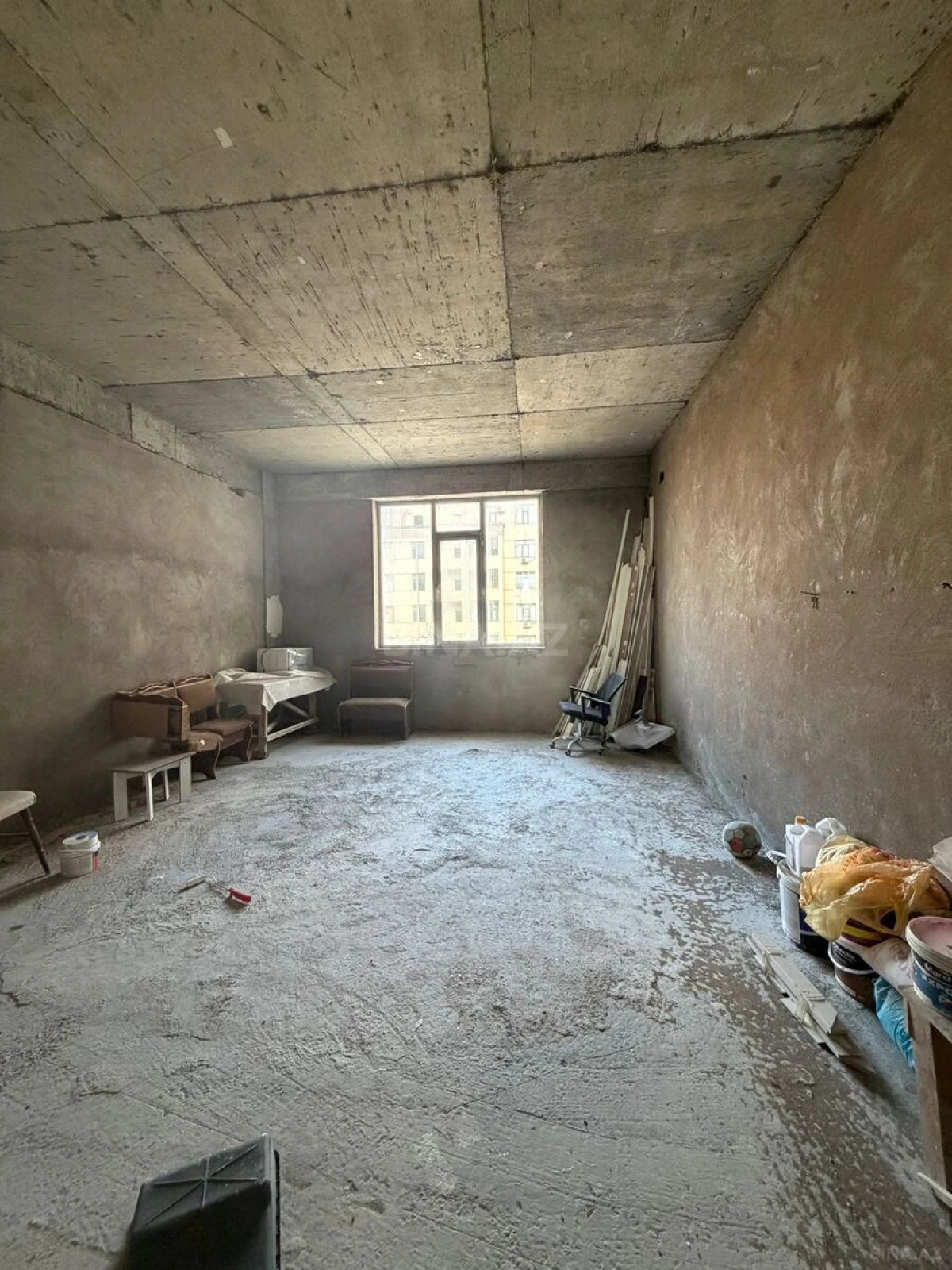 Satılır 4 otaqlı mənzil 165 m²