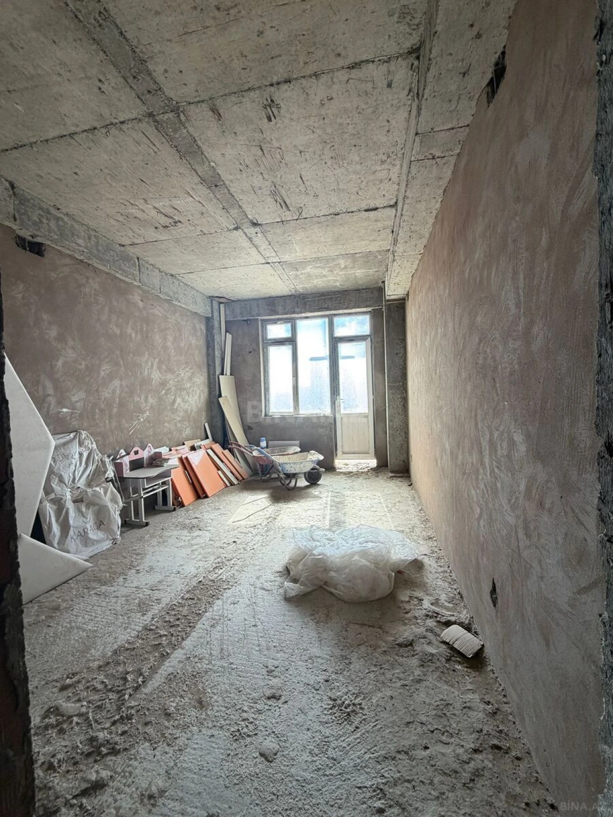 Satılır 4 otaqlı mənzil 165 m²