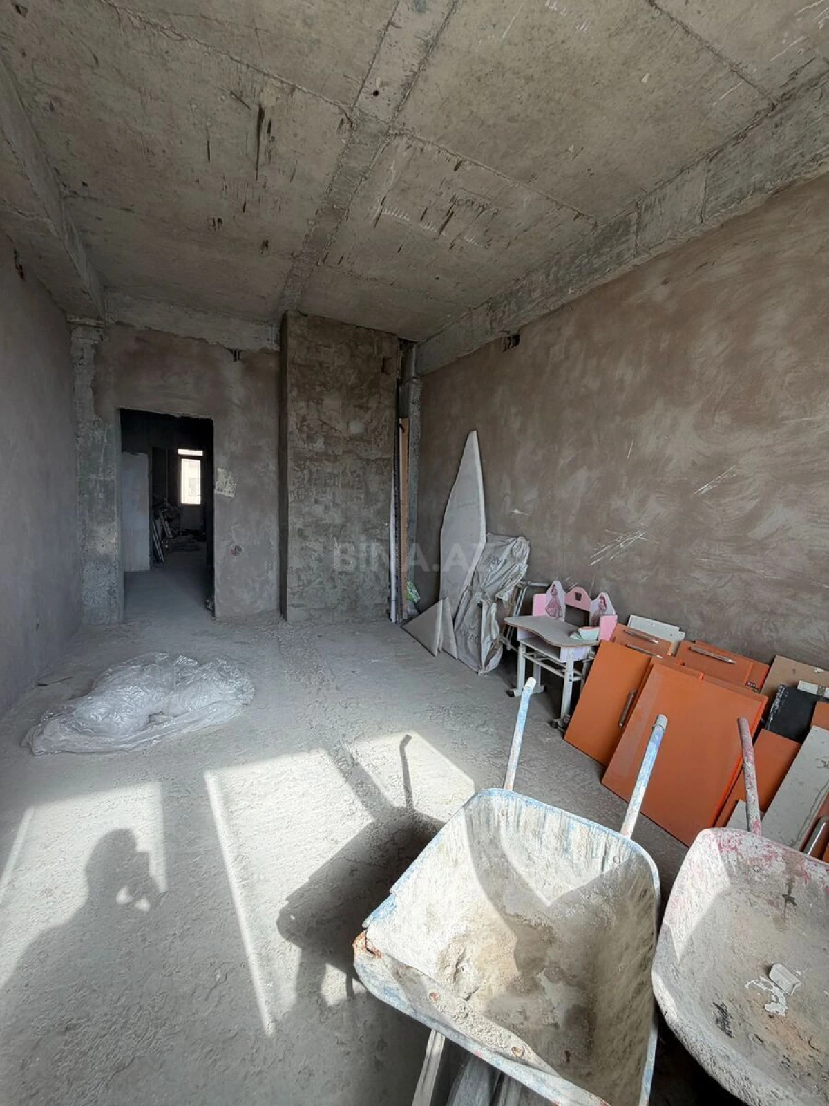 Satılır 4 otaqlı mənzil 165 m²