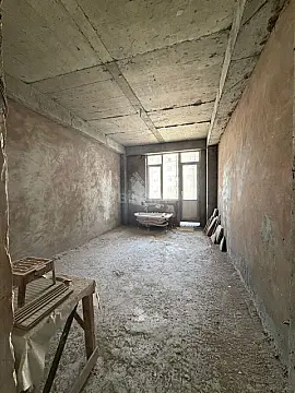 Satılır 4 otaqlı mənzil 165 m²