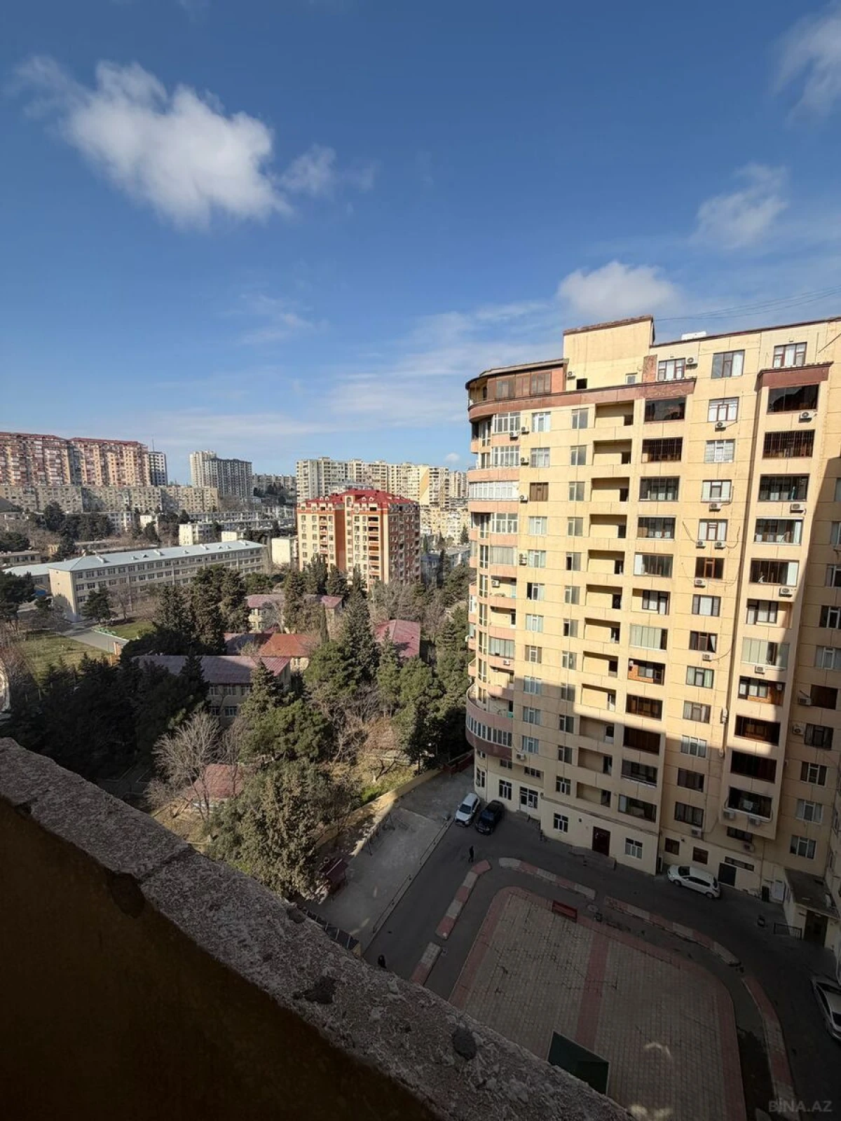 Satılır 4 otaqlı mənzil 165 m²