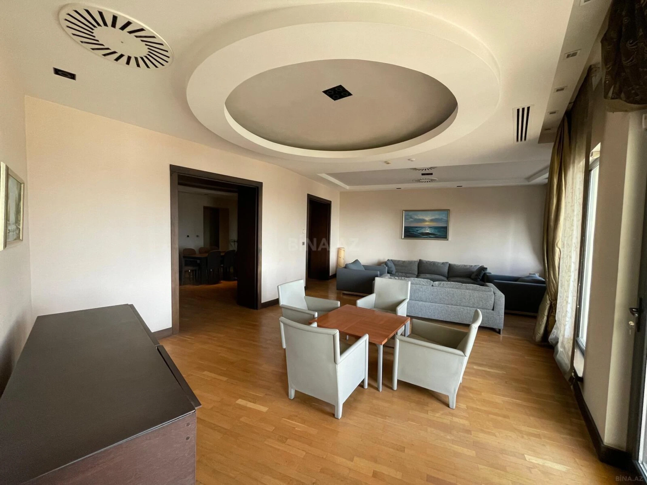 Satılır 7 otaqlı mənzil 368 m²