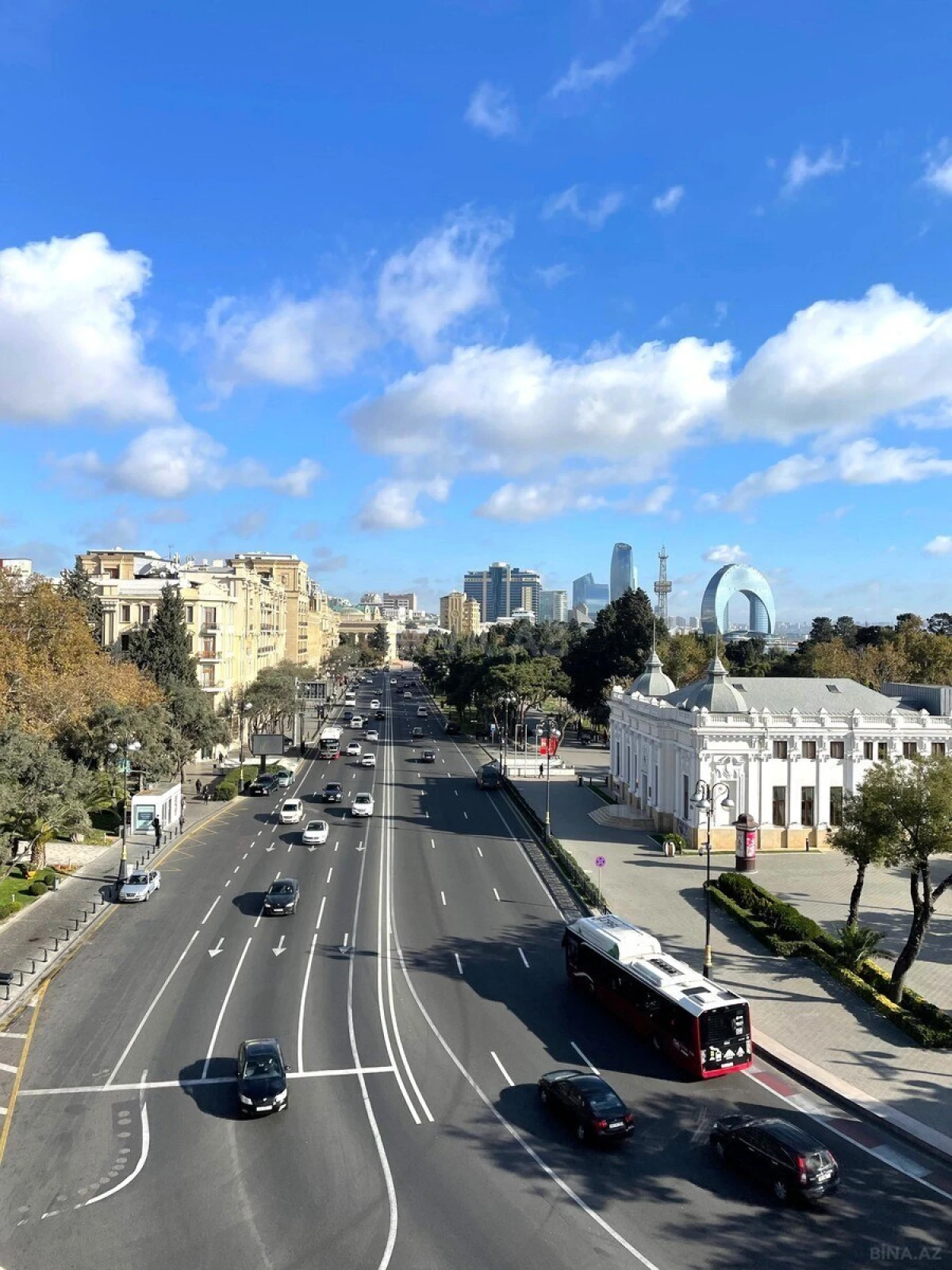 Satılır 7 otaqlı mənzil 368 m²