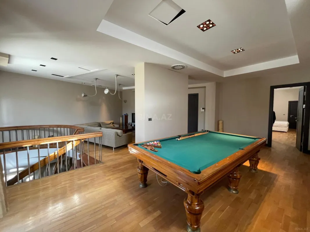Satılır 7 otaqlı mənzil 368 m²