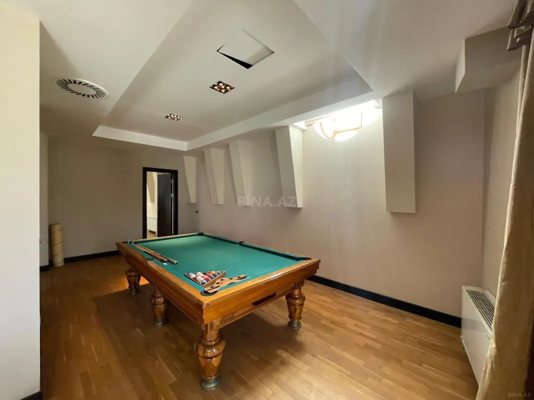 Satılır 7 otaqlı mənzil 368 m²