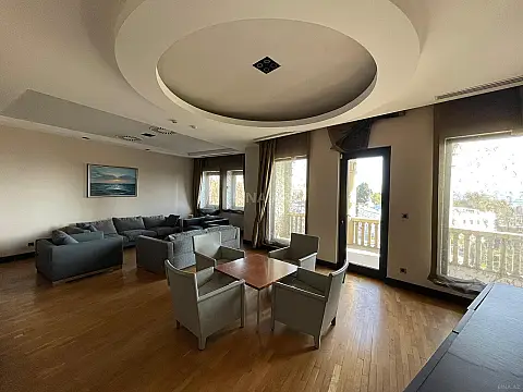 Satılır 7 otaqlı mənzil 368 m²