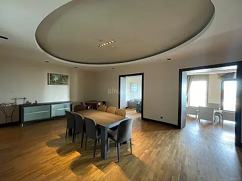 Satılır 7 otaqlı mənzil 368 m²