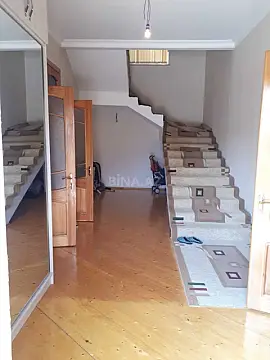 Satılır 5 otaqlı həyət evi 300 m²
