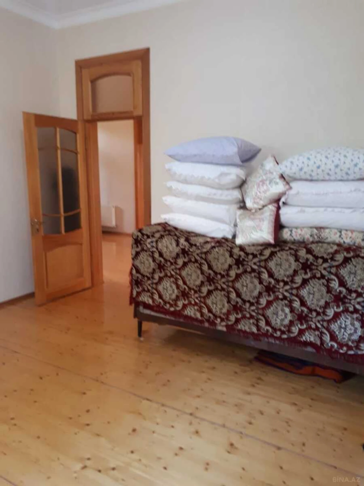 Satılır 5 otaqlı həyət evi 300 m²