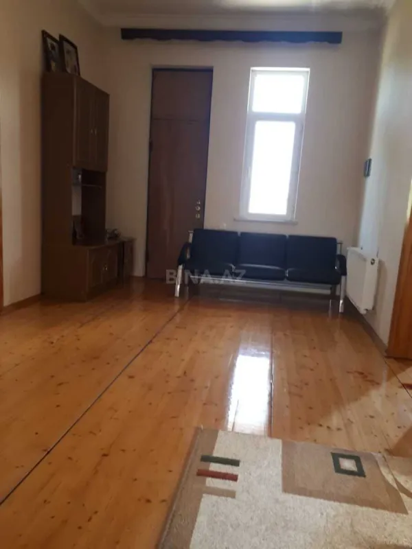 Satılır 5 otaqlı həyət evi 300 m²