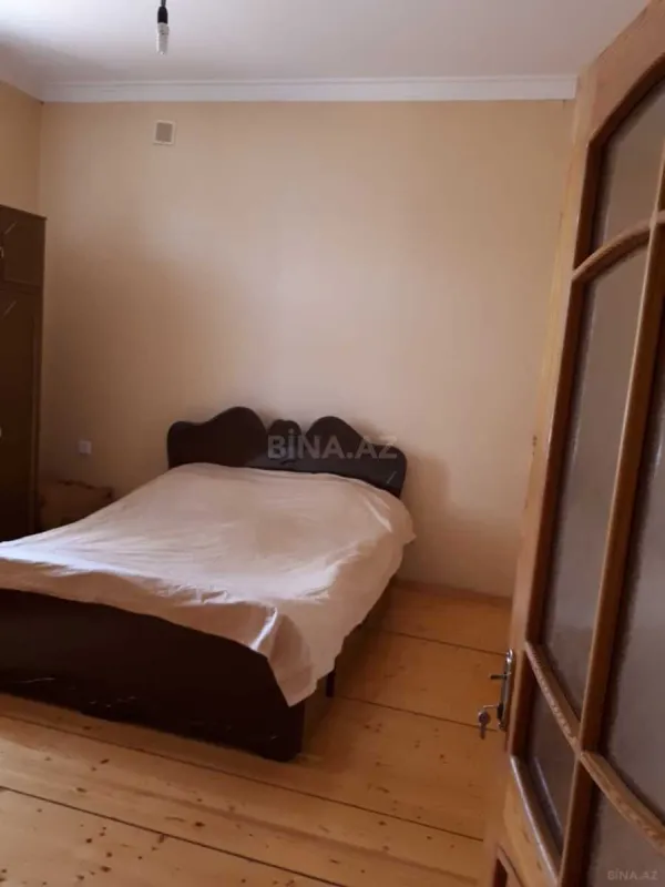 Satılır 5 otaqlı həyət evi 300 m²