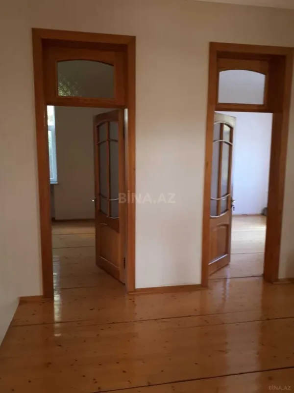 Satılır 5 otaqlı həyət evi 300 m²