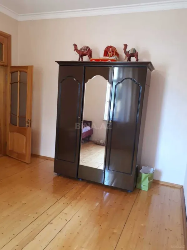 Satılır 5 otaqlı həyət evi 300 m²