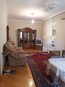 Satılır 5 otaqlı həyət evi 300 m²