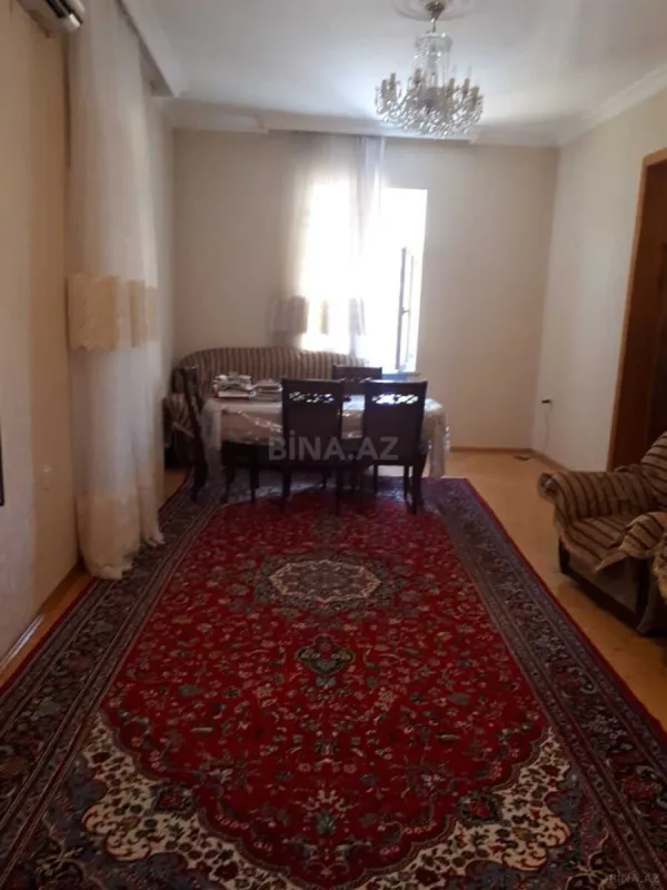 Satılır 5 otaqlı həyət evi 300 m²