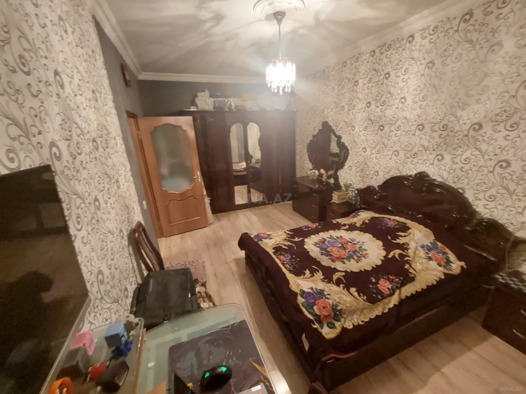 Satılır 5 otaqlı mənzil 120 m²