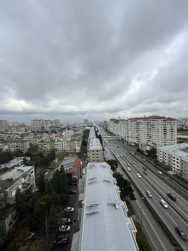 Satılır 4 otaqlı mənzil 132 m²