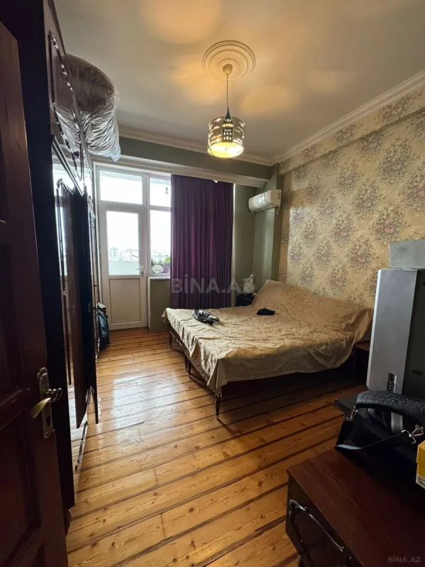Satılır 4 otaqlı mənzil 132 m²