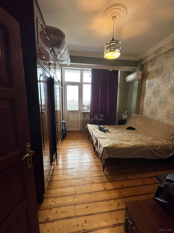 Satılır 4 otaqlı mənzil 132 m²