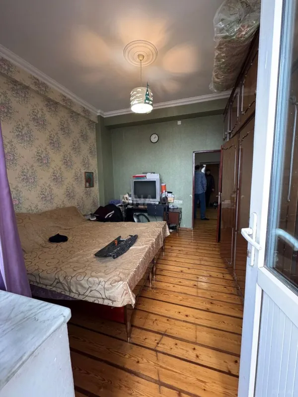 Satılır 4 otaqlı mənzil 132 m²