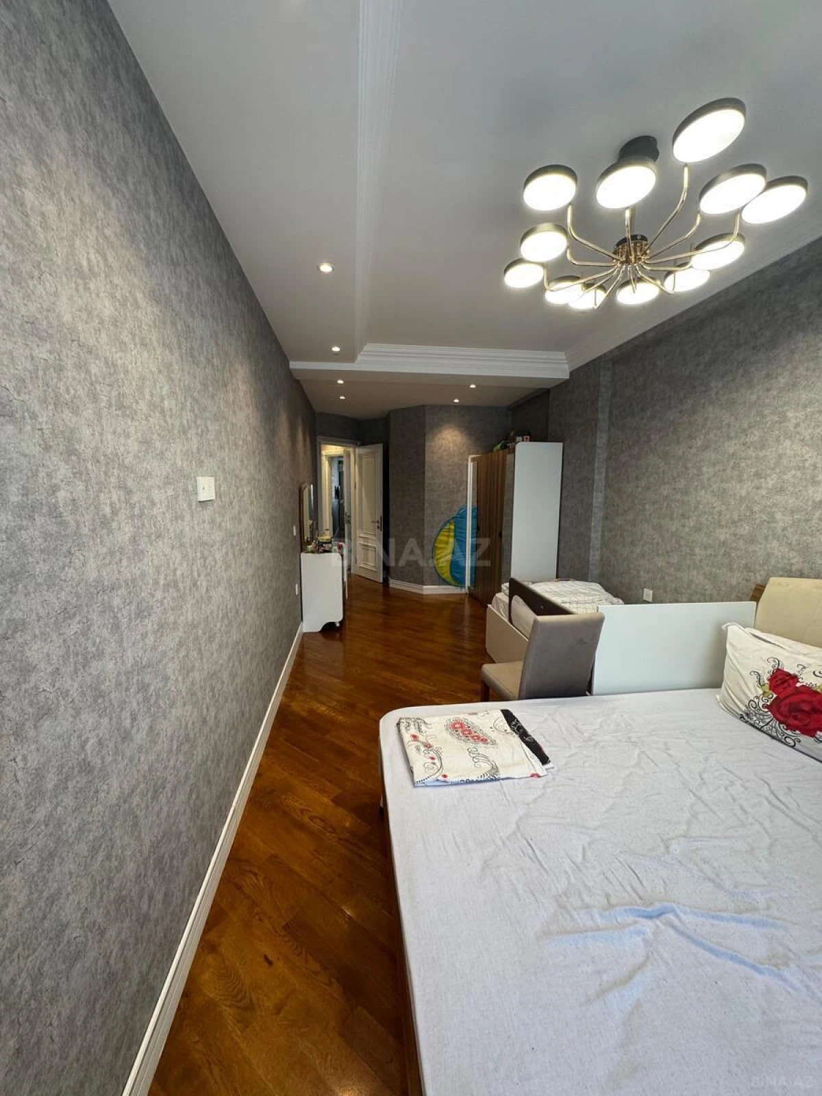 Kirayə verilir 3 otaqlı mənzil 140 m²