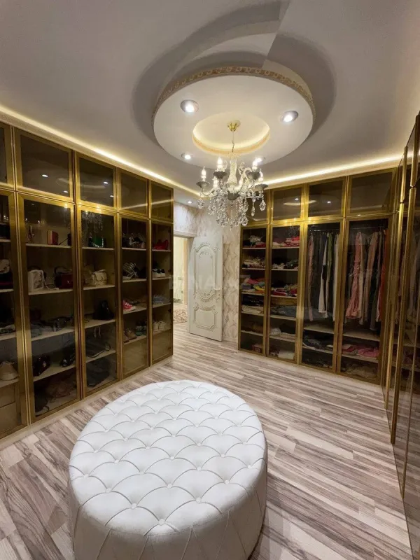 Satılır 6 otaqlı həyət evi 240 m²