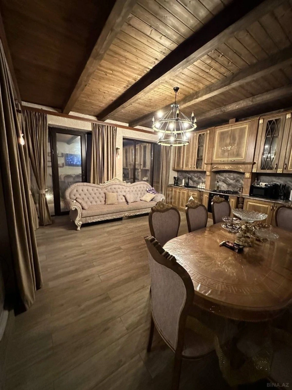 Satılır 6 otaqlı həyət evi 240 m²