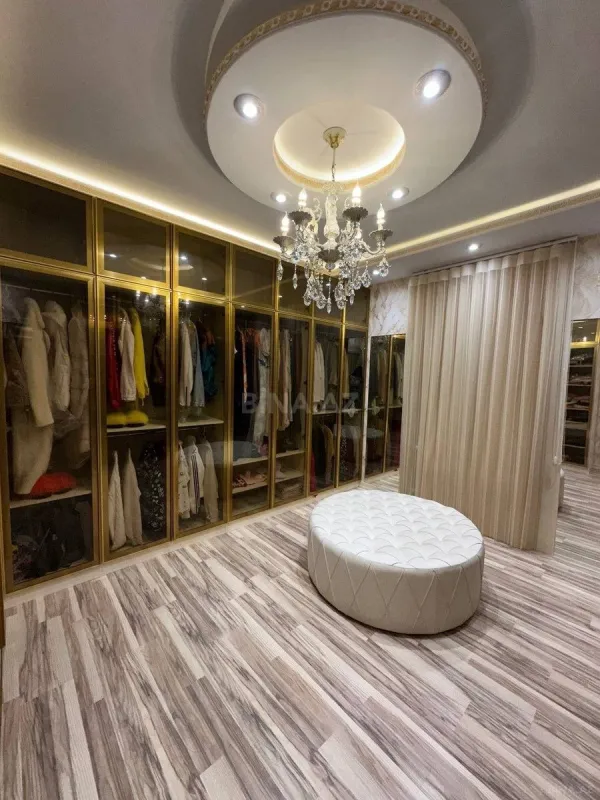 Satılır 6 otaqlı həyət evi 240 m²